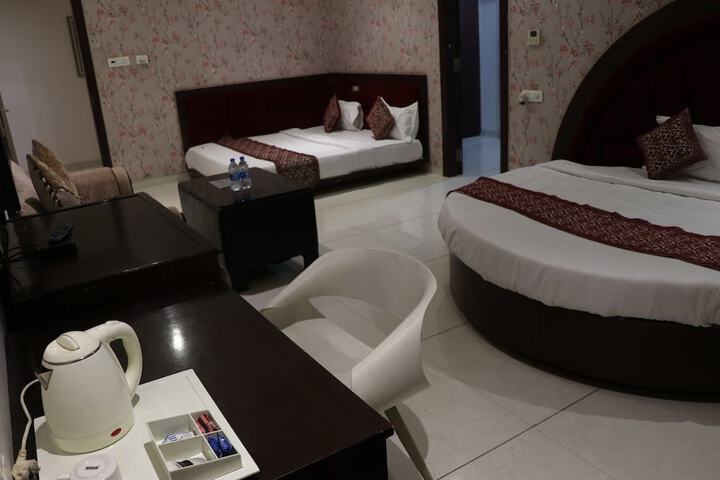 Room 3 of 10