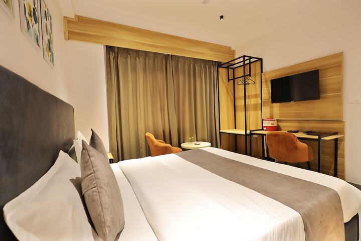 Room 21 of 34