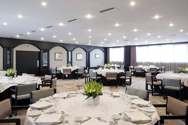 Ballroom/Hall 76 of 84