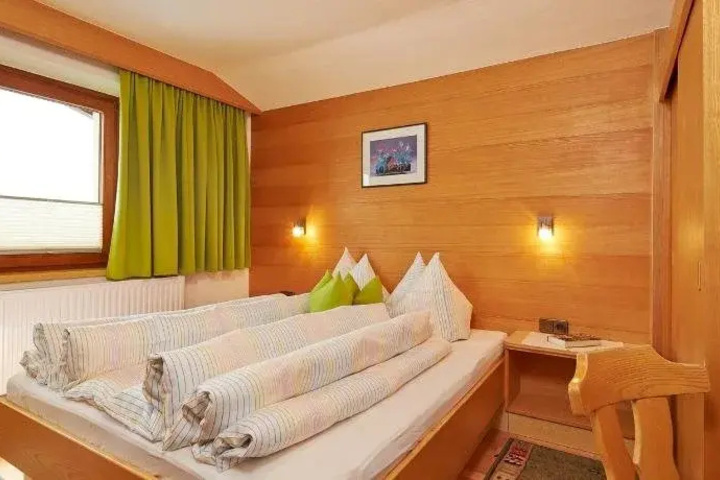 Room 3 of 14