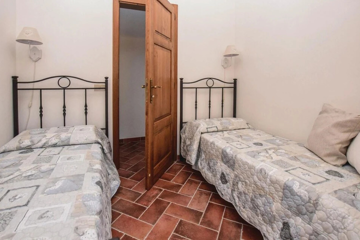 Room 3 of 12