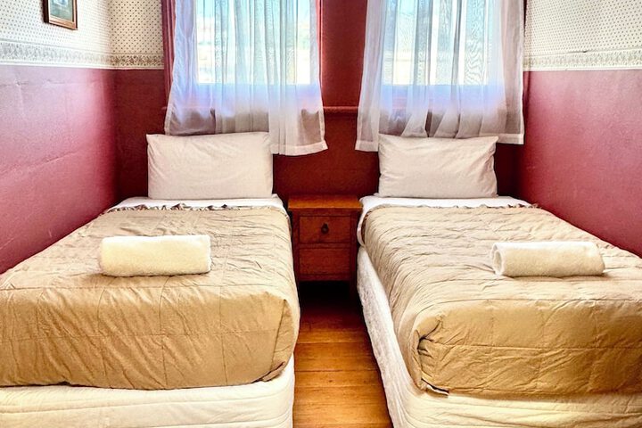 Room 4 of 11