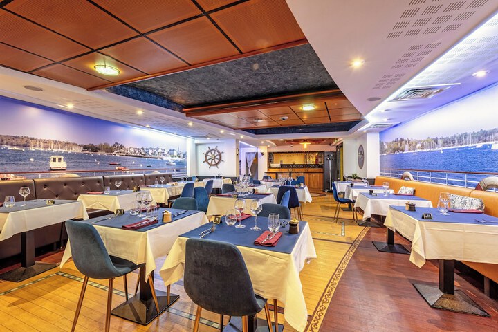 Dining 49 of 77