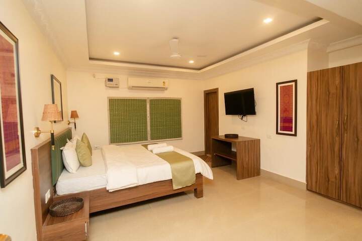 Room 13 of 26