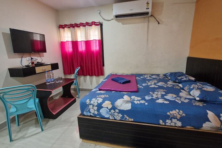 Room 12 of 28