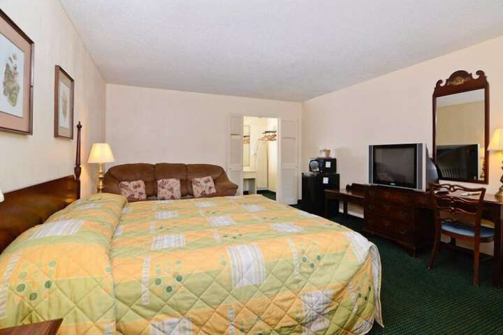 1 King Bed (7 of 14)