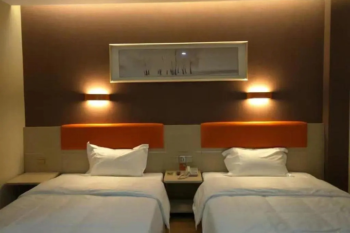 Room 4 of 14