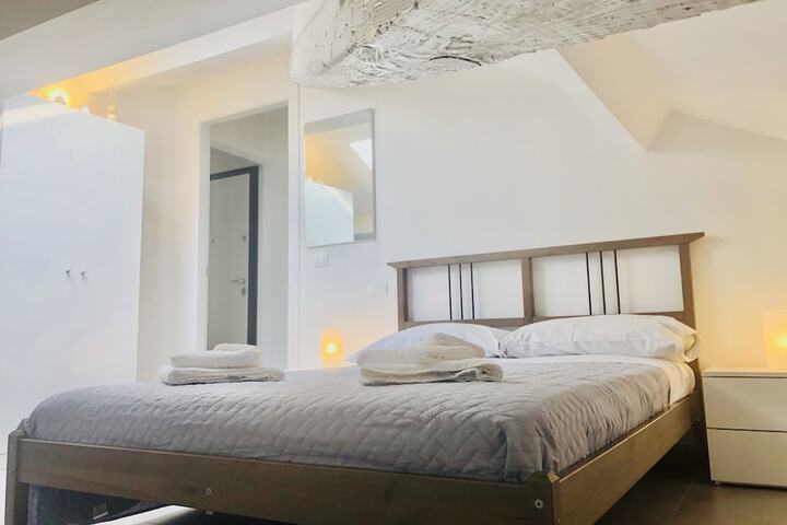 Room 3 of 32