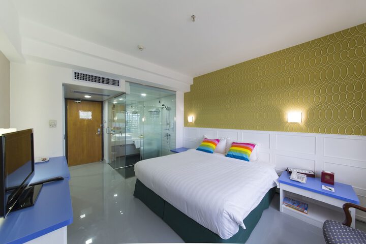 Room 5 of 79