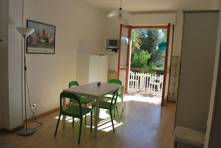 Room 6 of 10