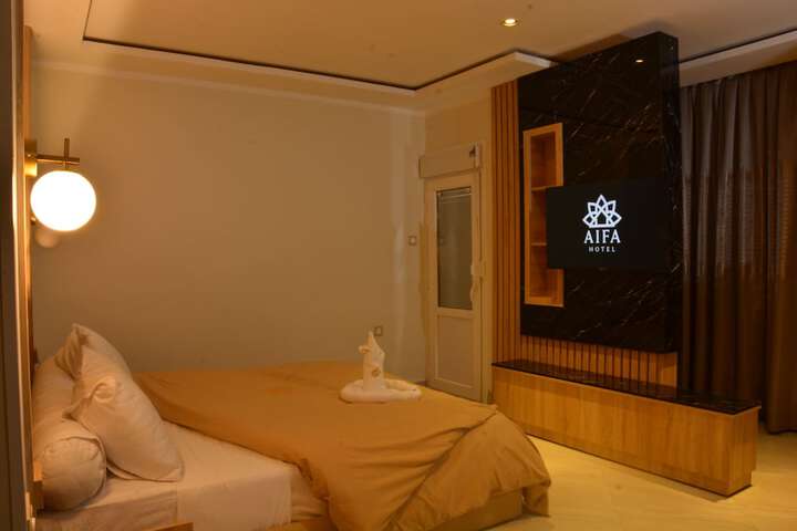 Room 4 of 13