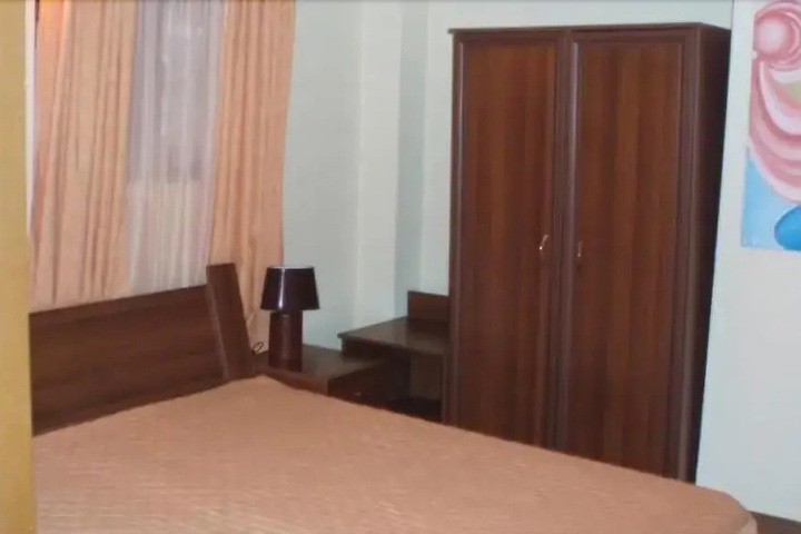 Room 6 of 16