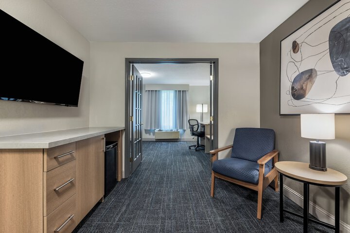 Room 26 of 76