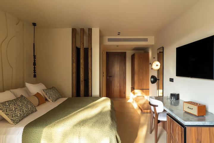 Room 14 of 90