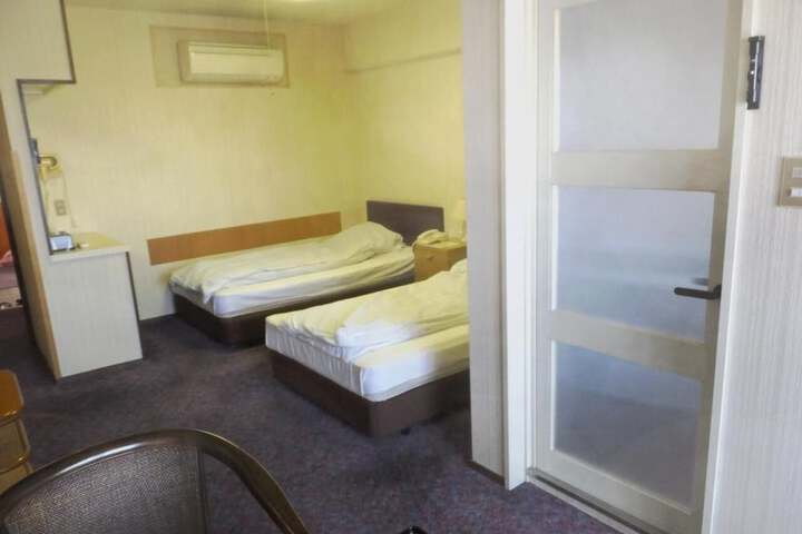 Room 8 of 43