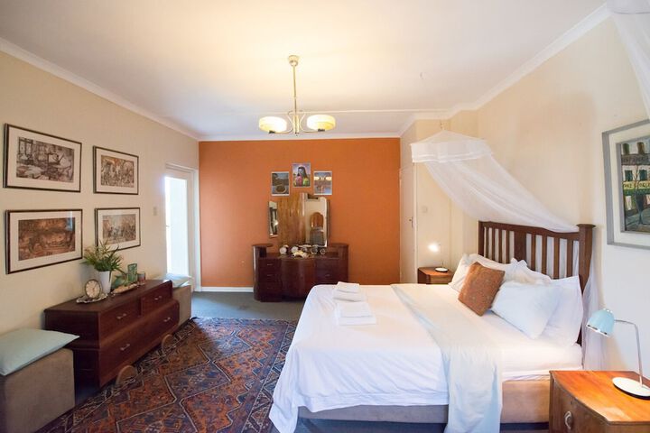Room 2 of 37