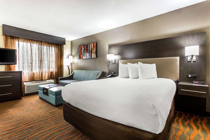 1 Queen Bed Accessible (1 of 13)