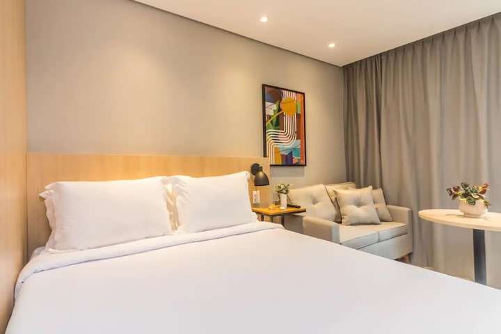 Room 14 of 156