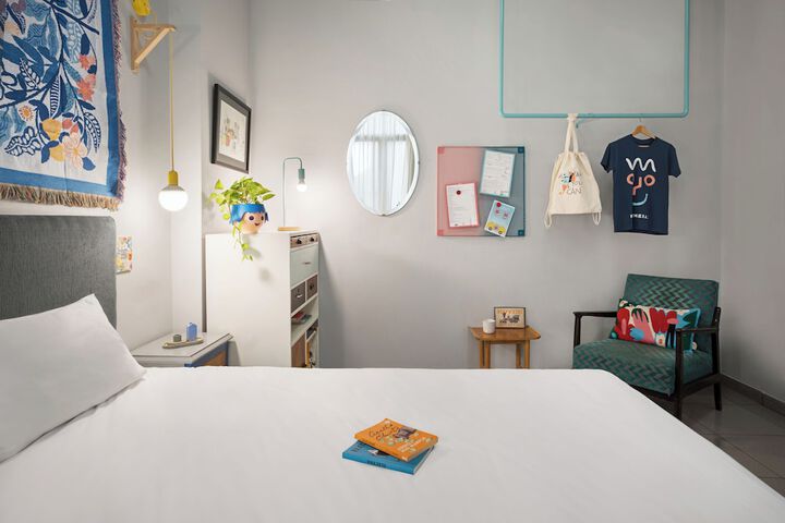 Room 72 of 143