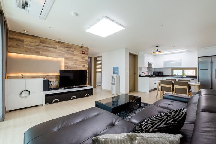 Room 12 of 36