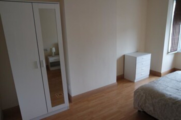 Room 6 of 13