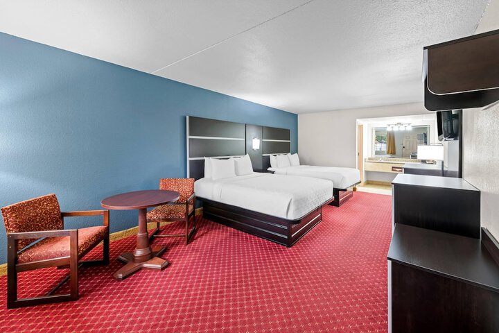 Room 28 of 84