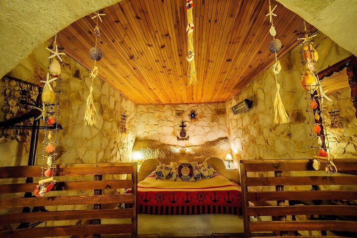 Room 4 of 38