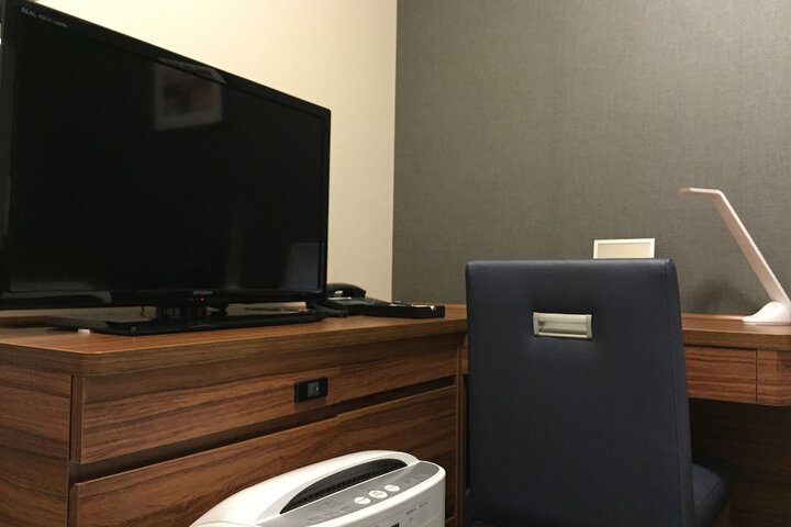 Room 8 of 34