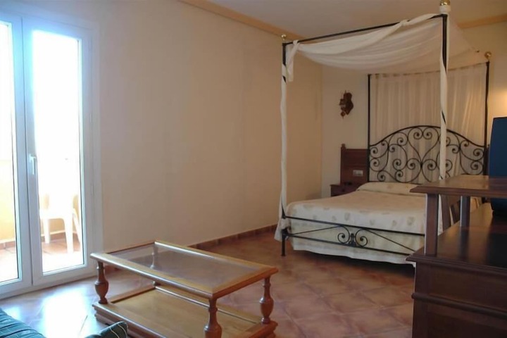 Room 9 of 29