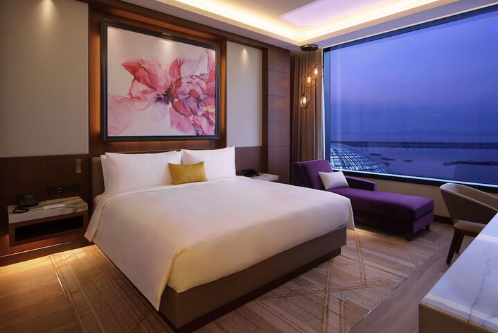 Room 5 of 203