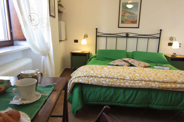 Room 2 of 32