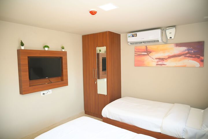 Room 5 of 19