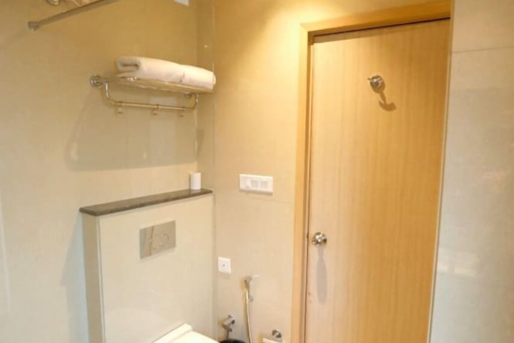 Room 11 of 15