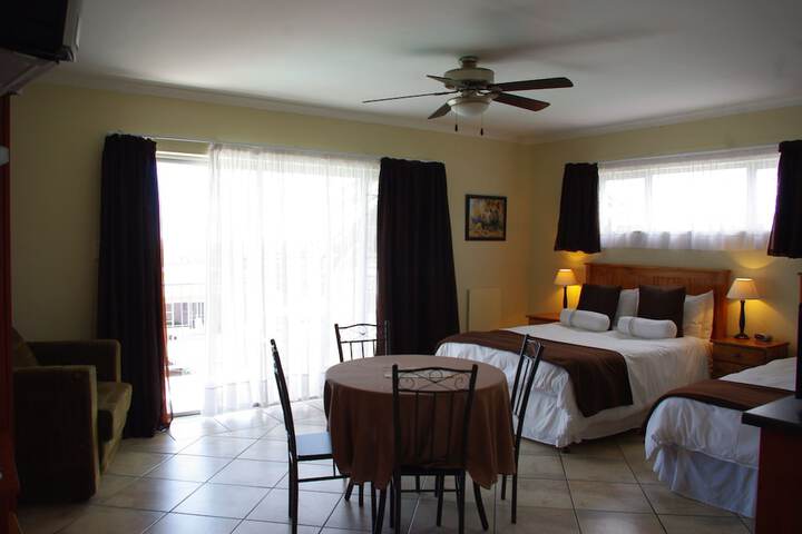 Room 3 of 44