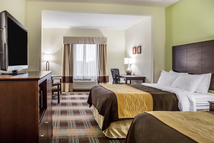 2 Double Beds (1 of 7)