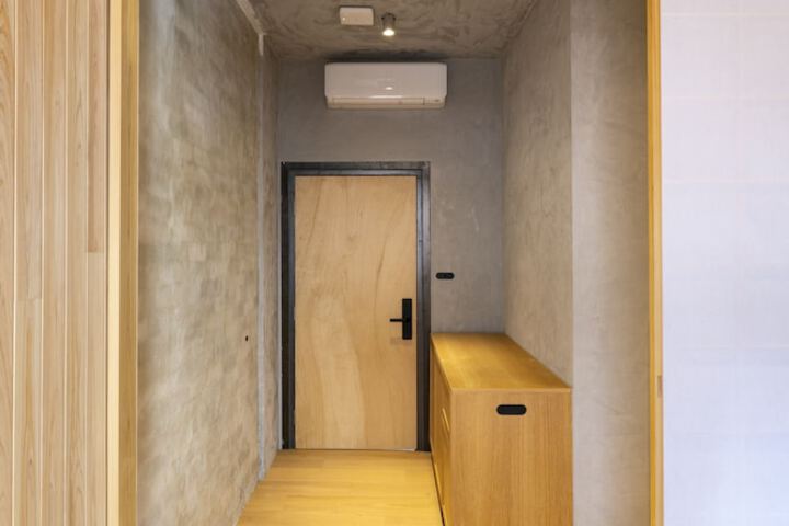 Room 10 of 34