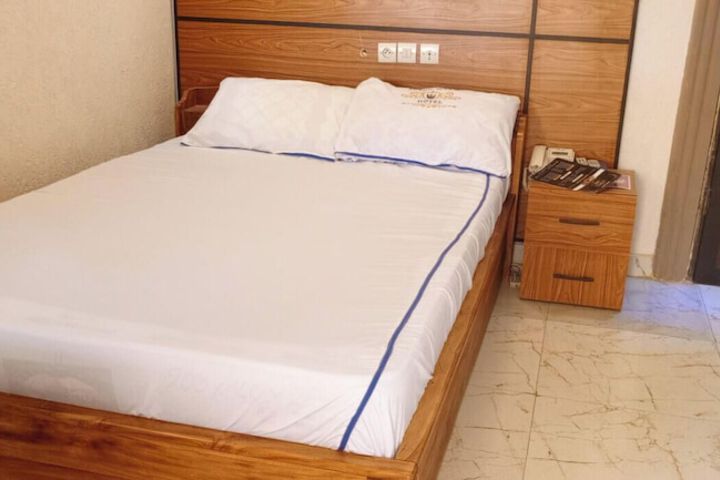 Room 45 of 285