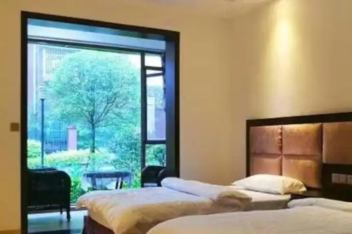 Room 3 of 7