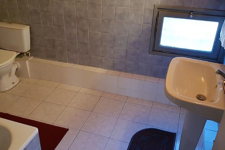 Room 19 of 37