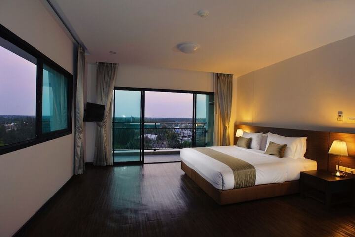 Room 9 of 65