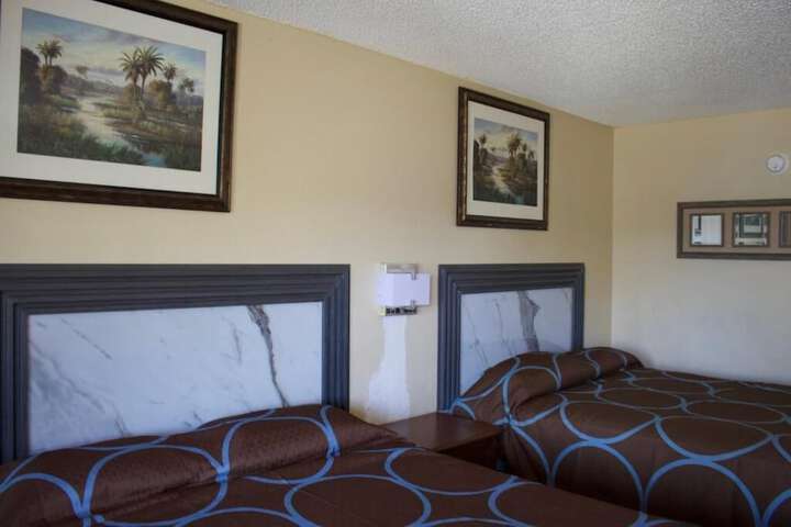 Room 13 of 20
