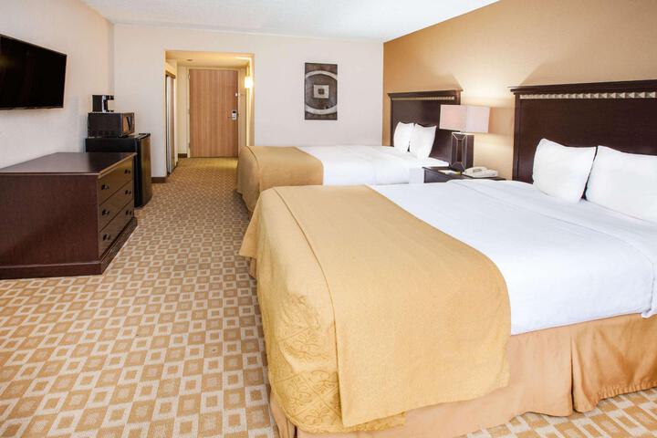 2 Double Beds (3 of 10)