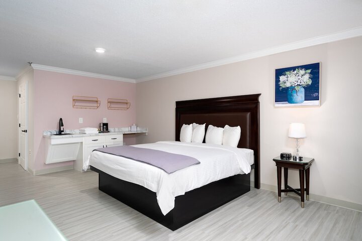 1 King Bed (14 of 23)