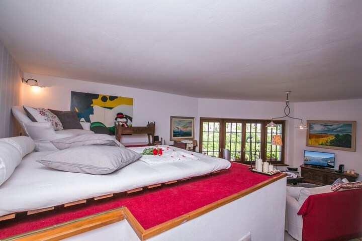 Room 3 of 39