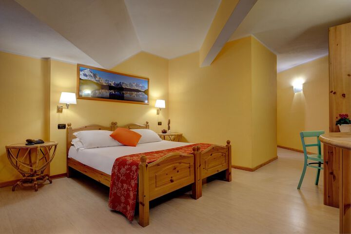 Room 12 of 111