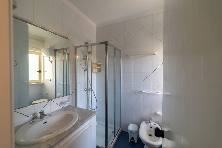 Room 20 of 28