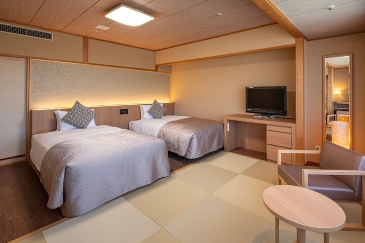 Room 13 of 107