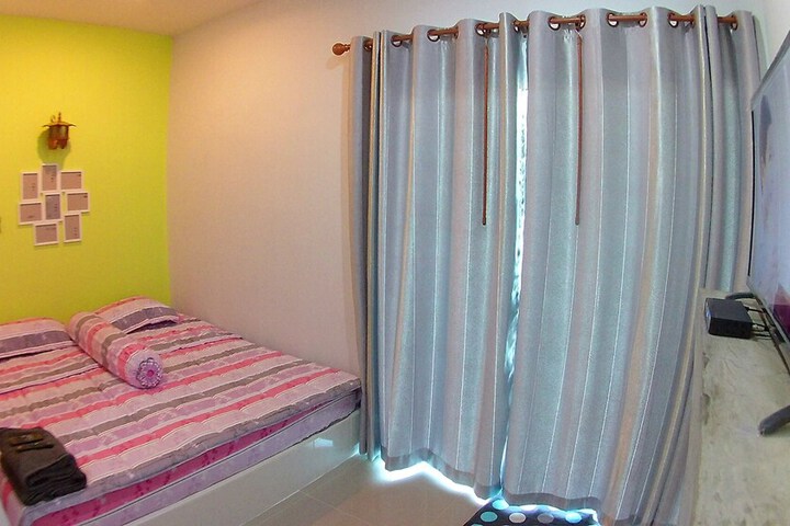 Room 9 of 18