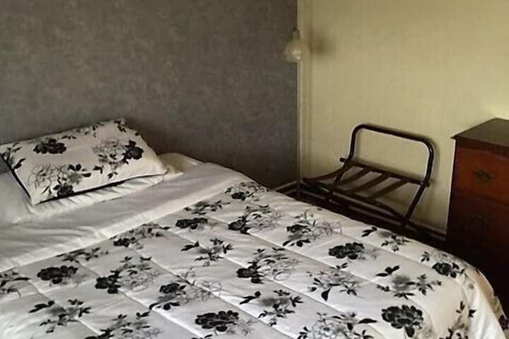 Room 7 of 12