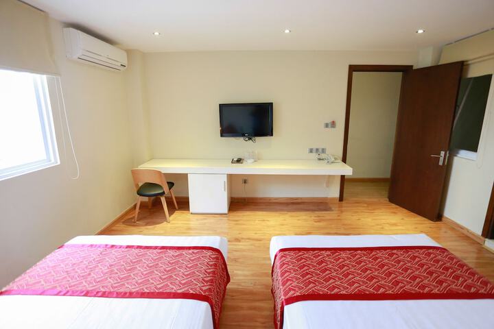 Room 10 of 34